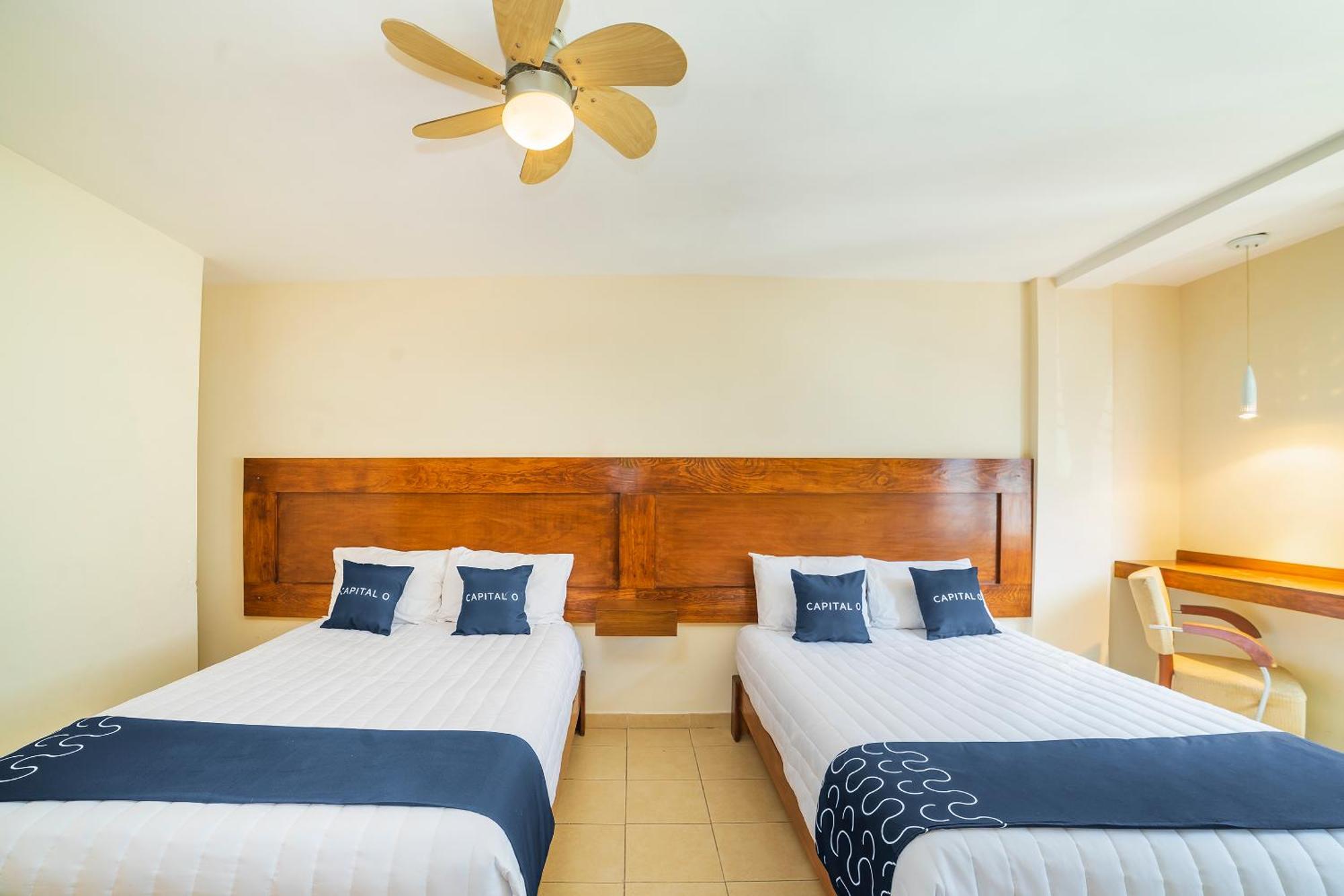 Capital O Hotel Casa Blanca Celaya  Ngoại thất bức ảnh