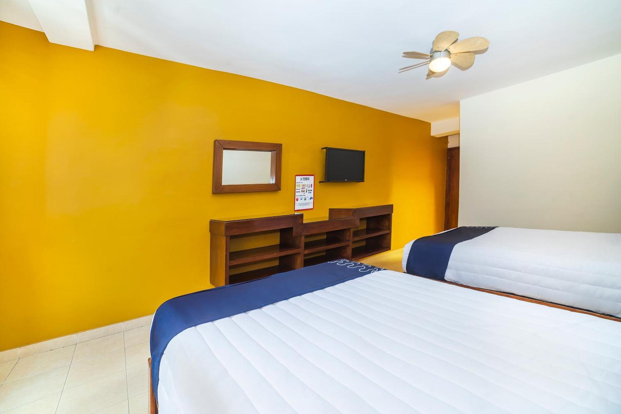 Capital O Hotel Casa Blanca Celaya  Ngoại thất bức ảnh