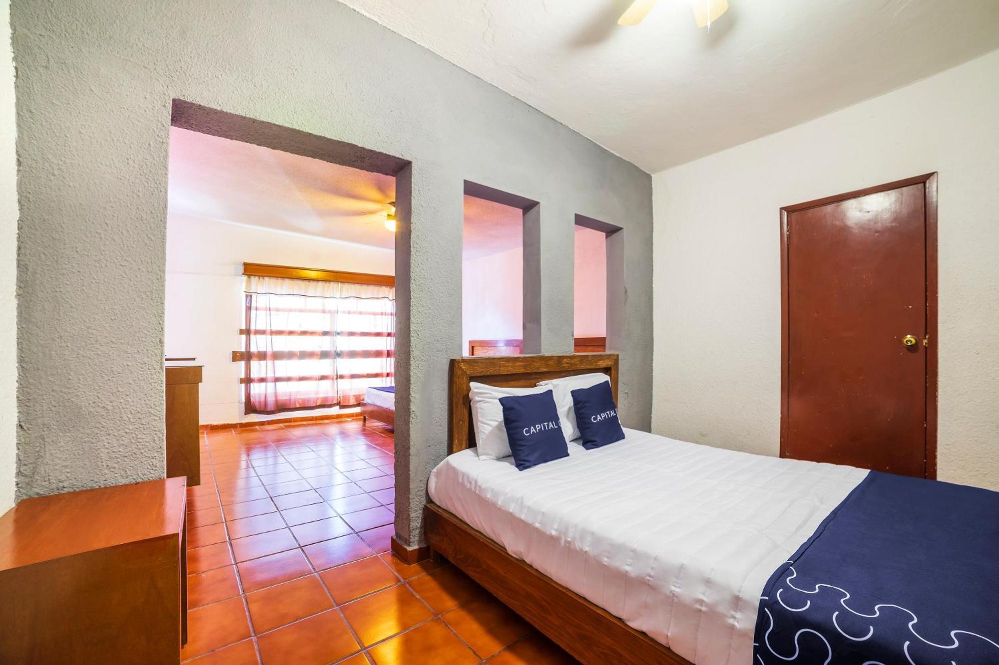 Capital O Hotel Casa Blanca Celaya  Ngoại thất bức ảnh
