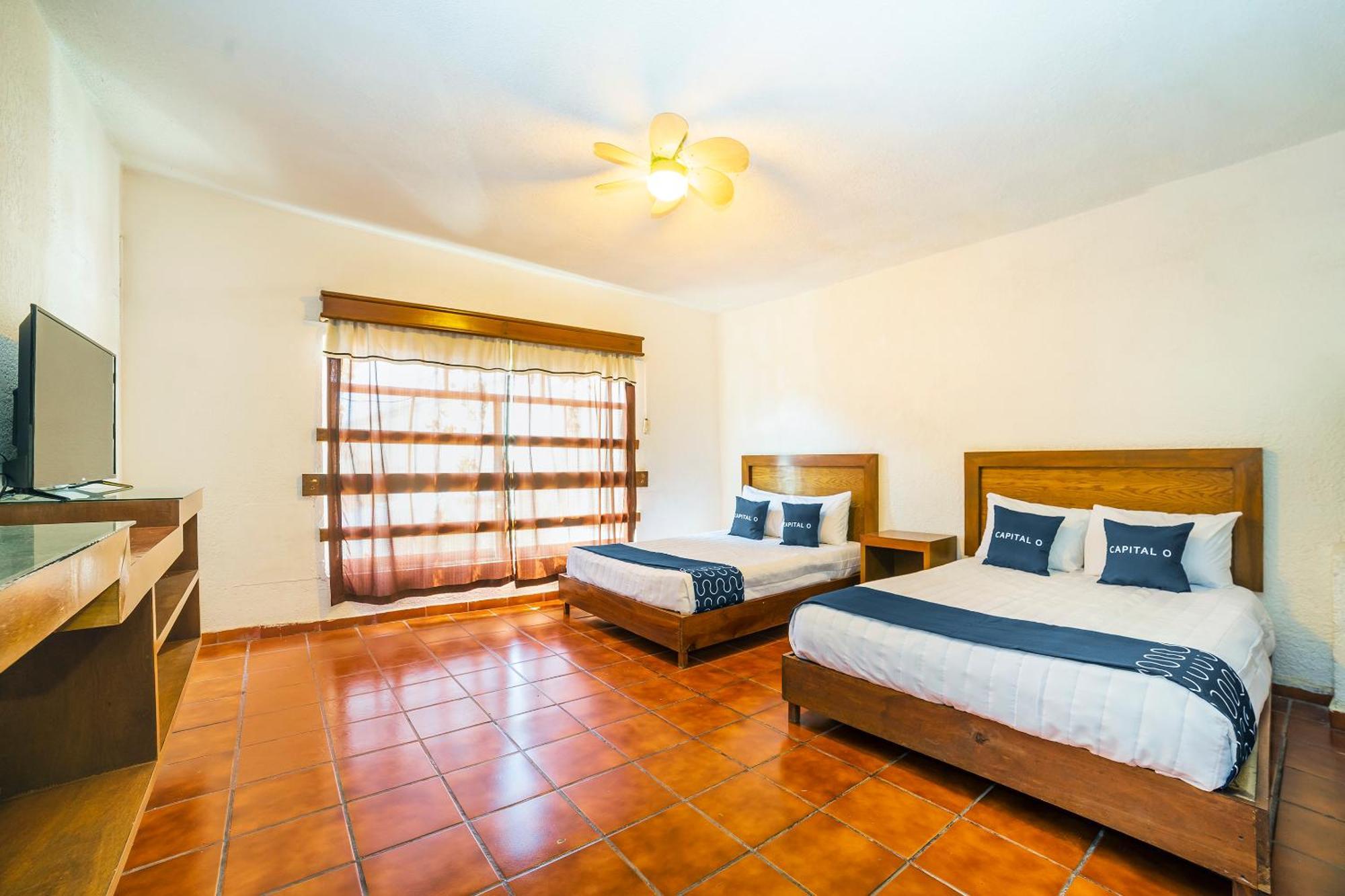 Capital O Hotel Casa Blanca Celaya  Ngoại thất bức ảnh