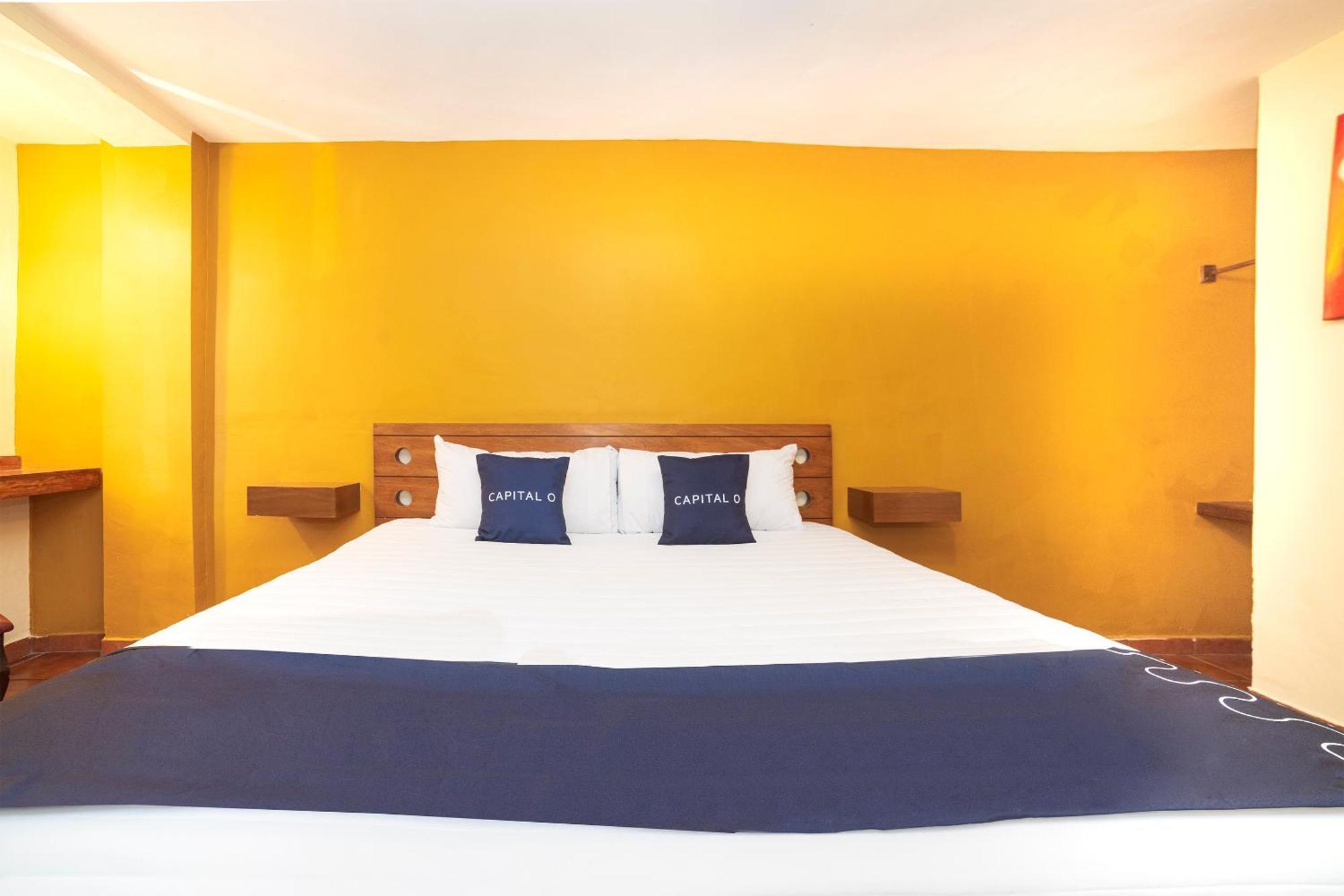 Capital O Hotel Casa Blanca Celaya  Ngoại thất bức ảnh