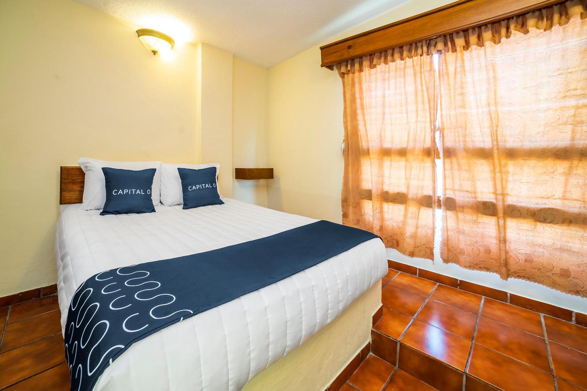 Capital O Hotel Casa Blanca Celaya  Ngoại thất bức ảnh