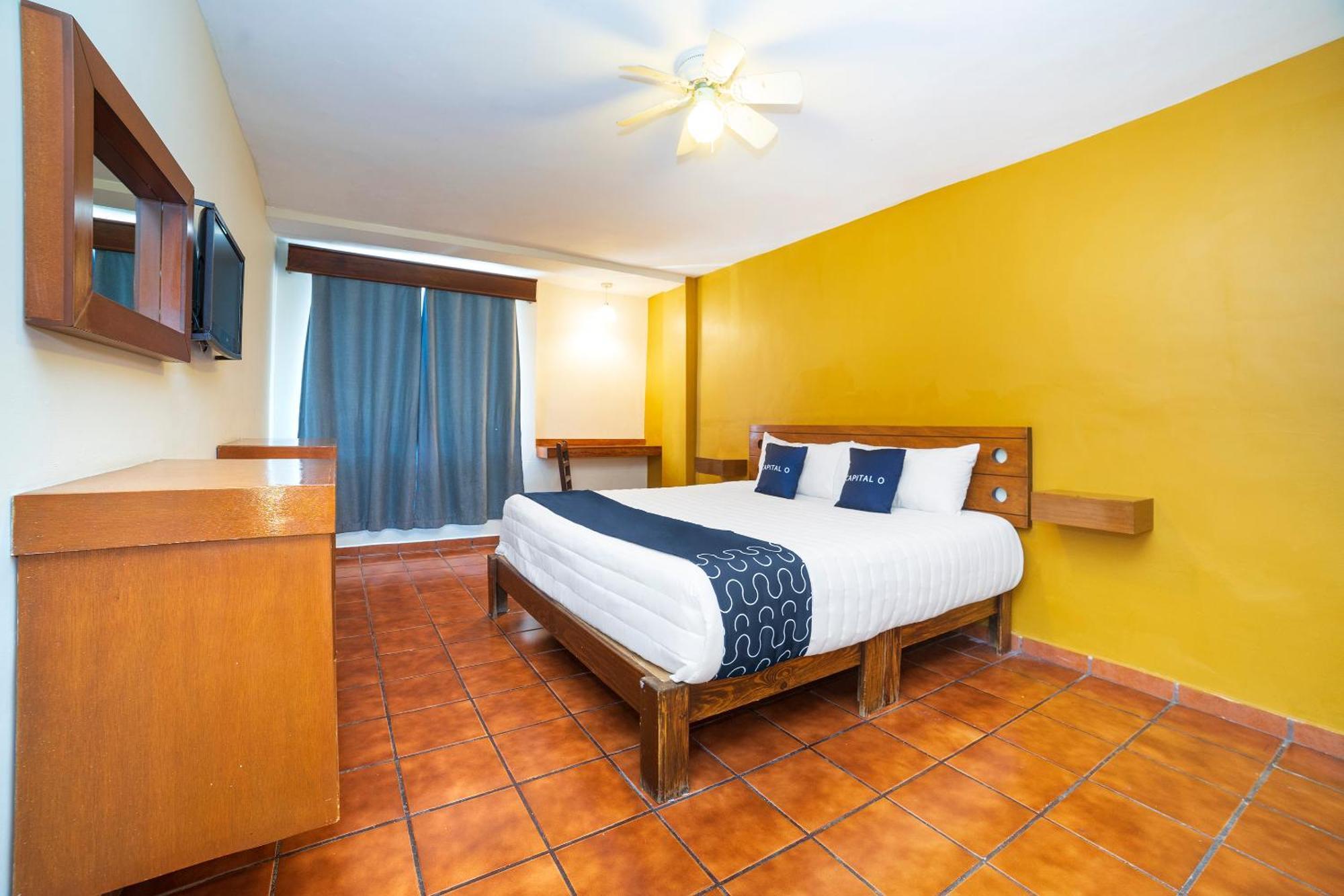 Capital O Hotel Casa Blanca Celaya  Ngoại thất bức ảnh