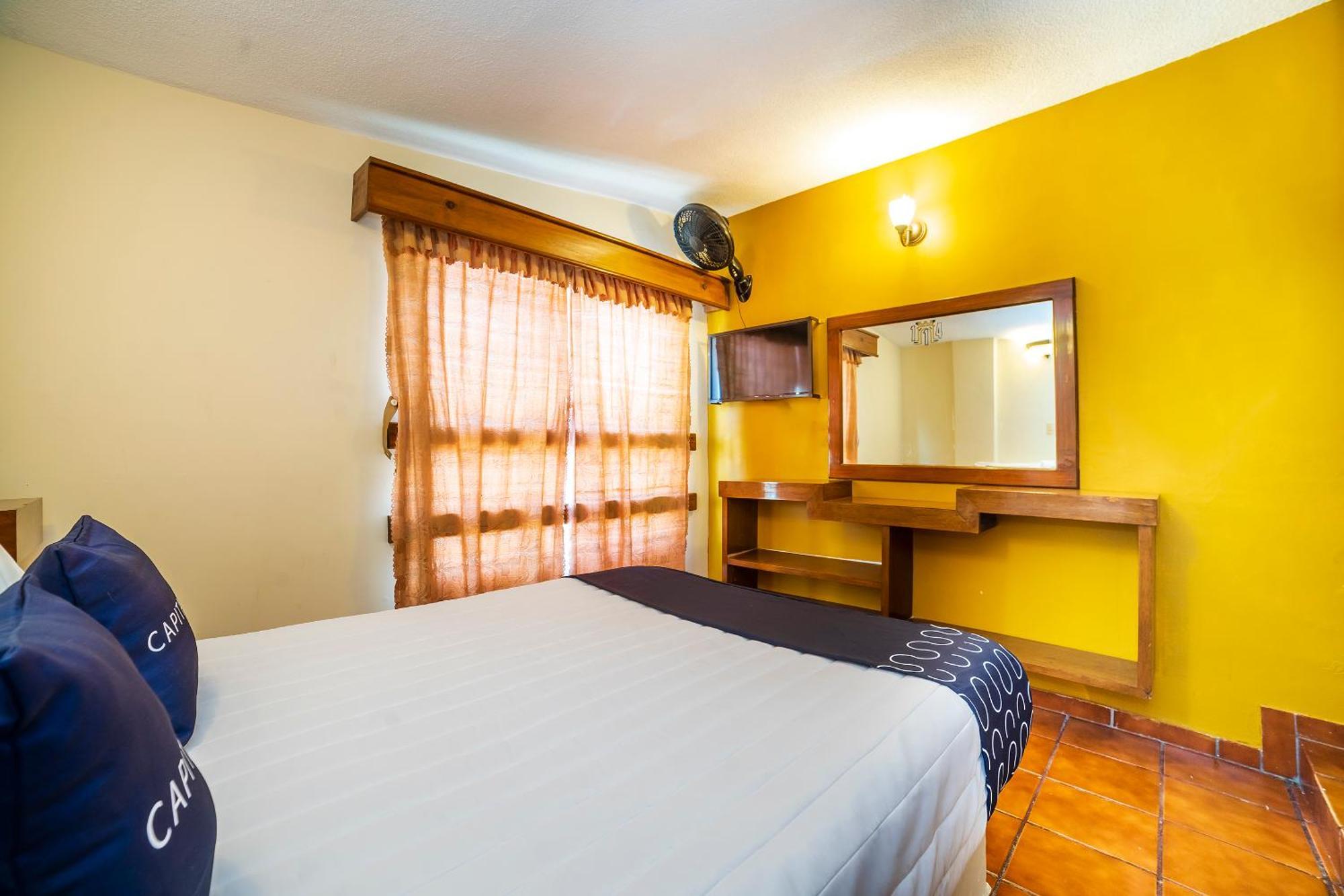 Capital O Hotel Casa Blanca Celaya  Ngoại thất bức ảnh