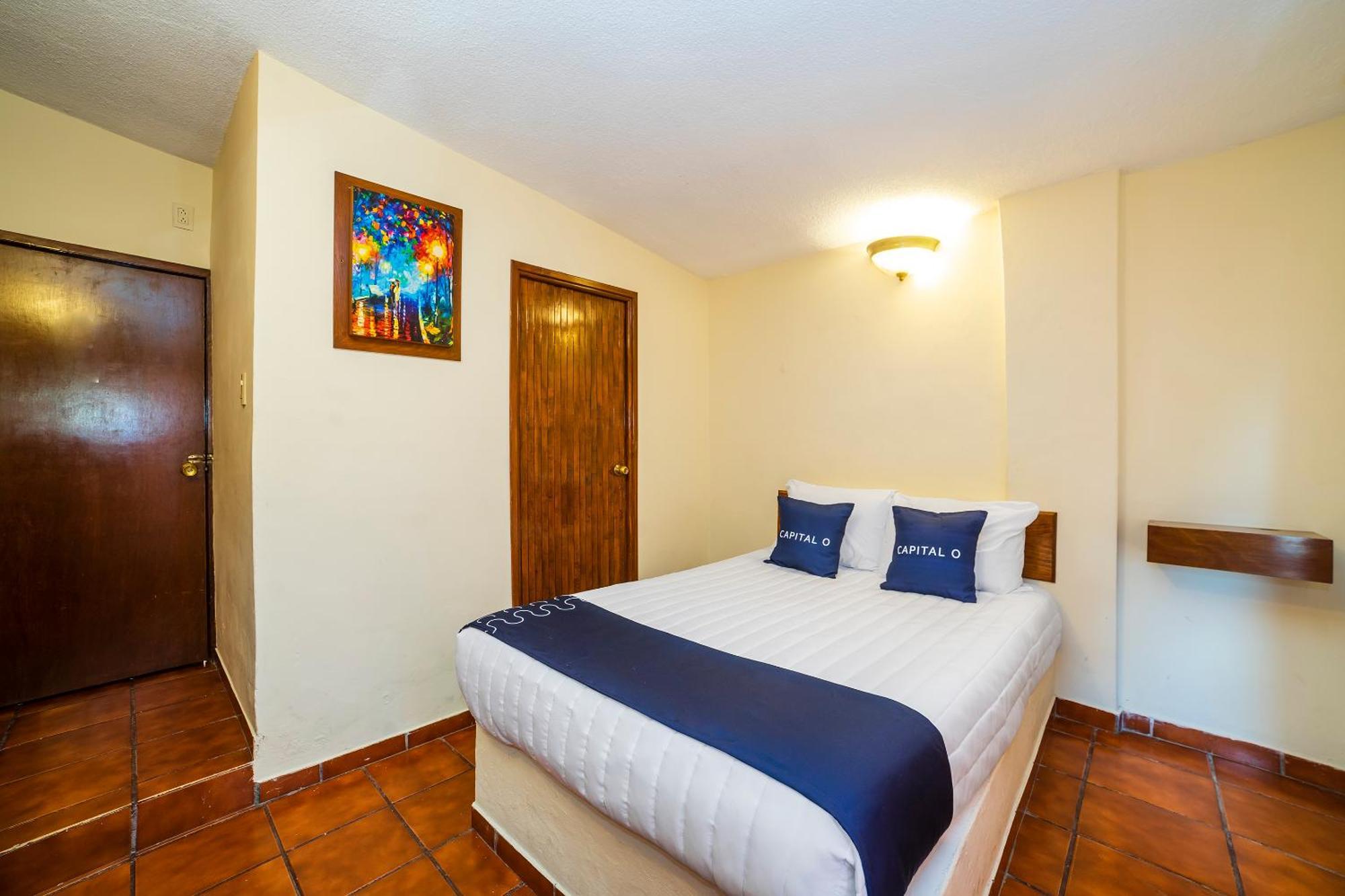 Capital O Hotel Casa Blanca Celaya  Ngoại thất bức ảnh