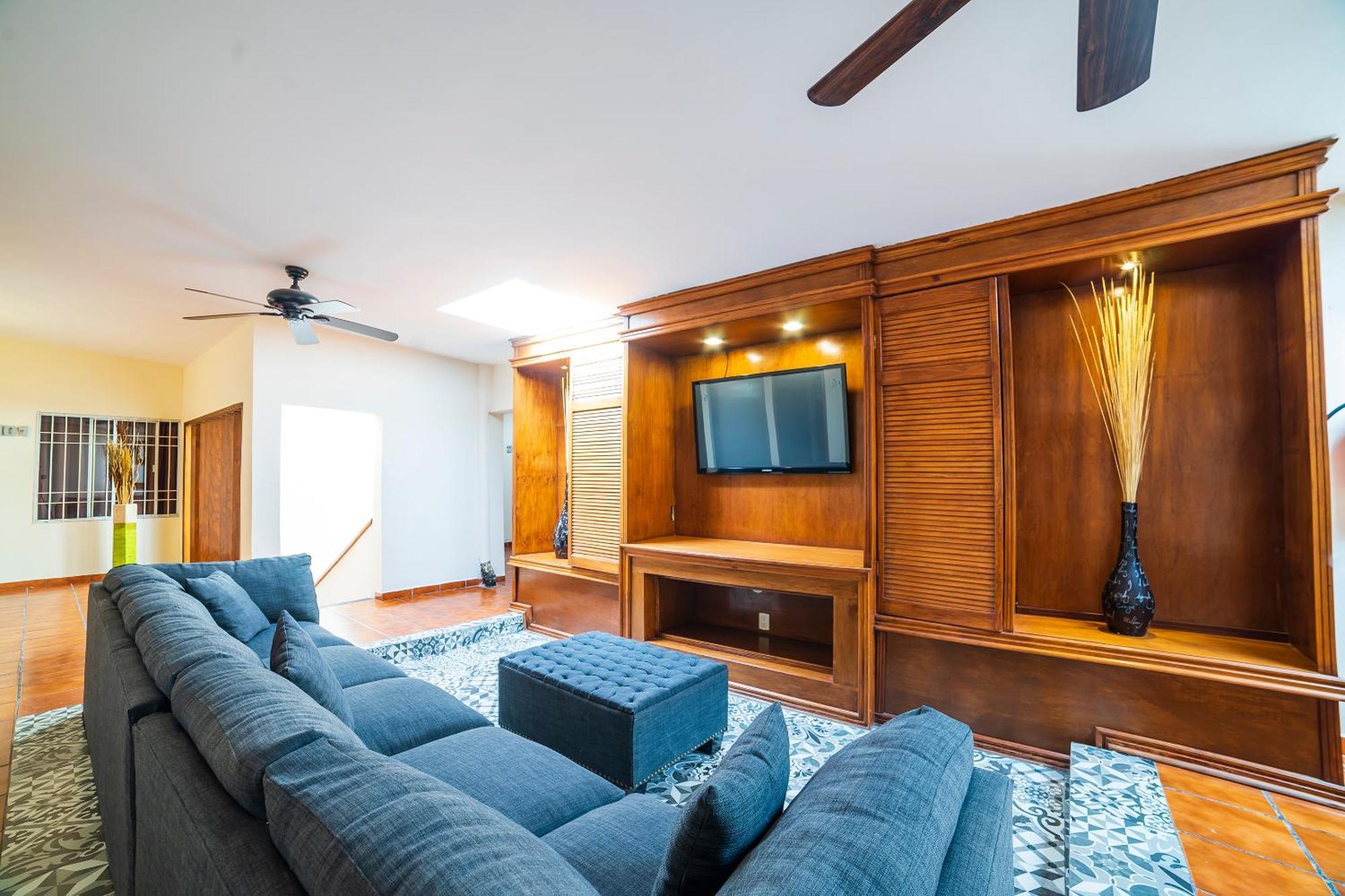 Capital O Hotel Casa Blanca Celaya  Ngoại thất bức ảnh