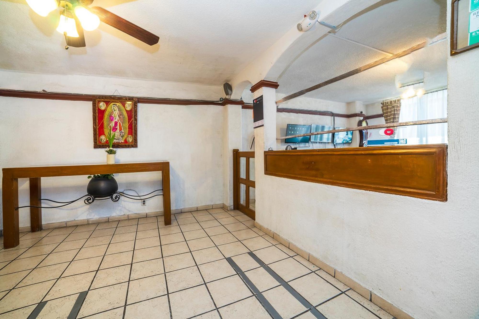 Capital O Hotel Casa Blanca Celaya  Ngoại thất bức ảnh