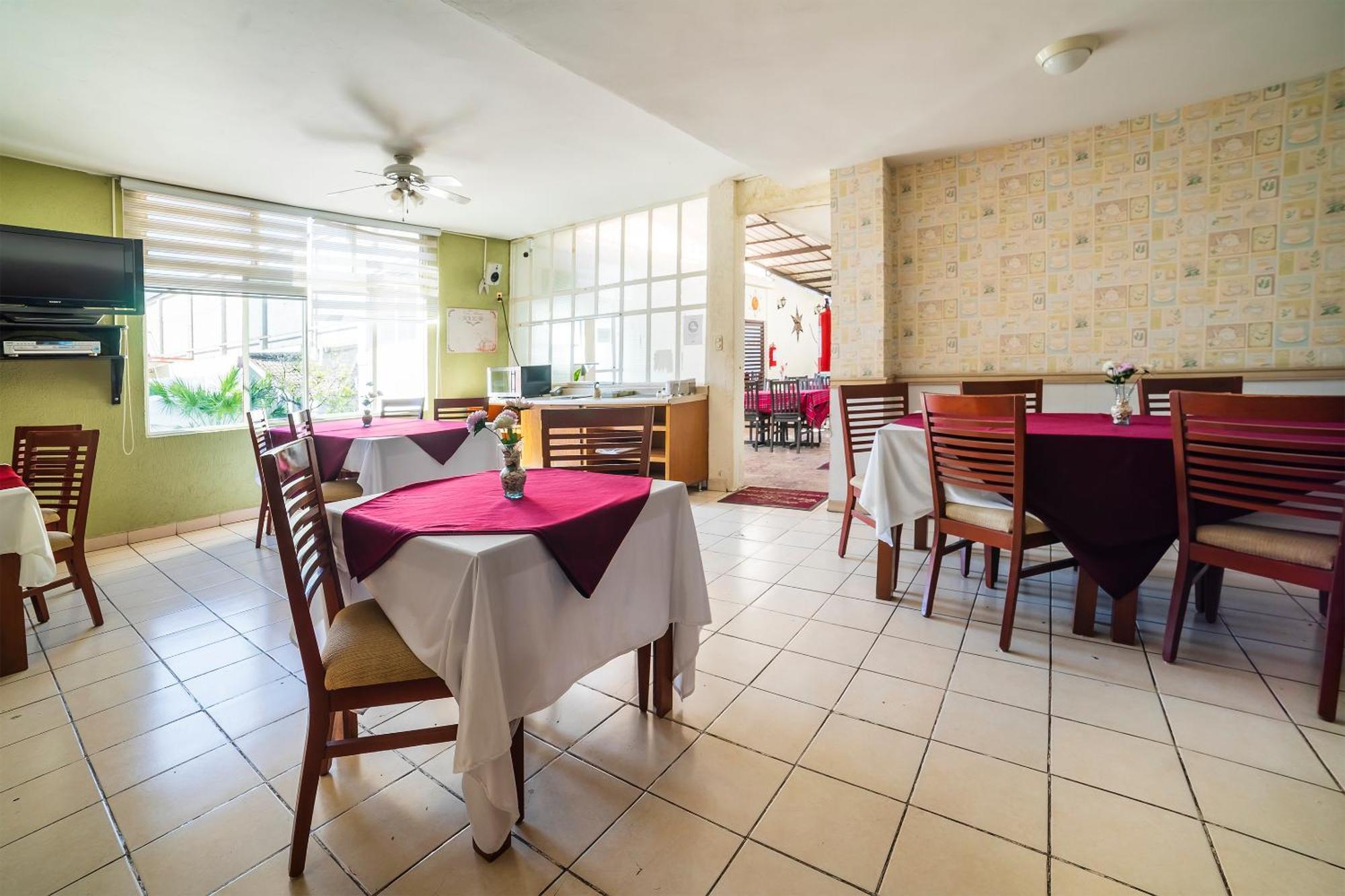 Capital O Hotel Casa Blanca Celaya  Ngoại thất bức ảnh