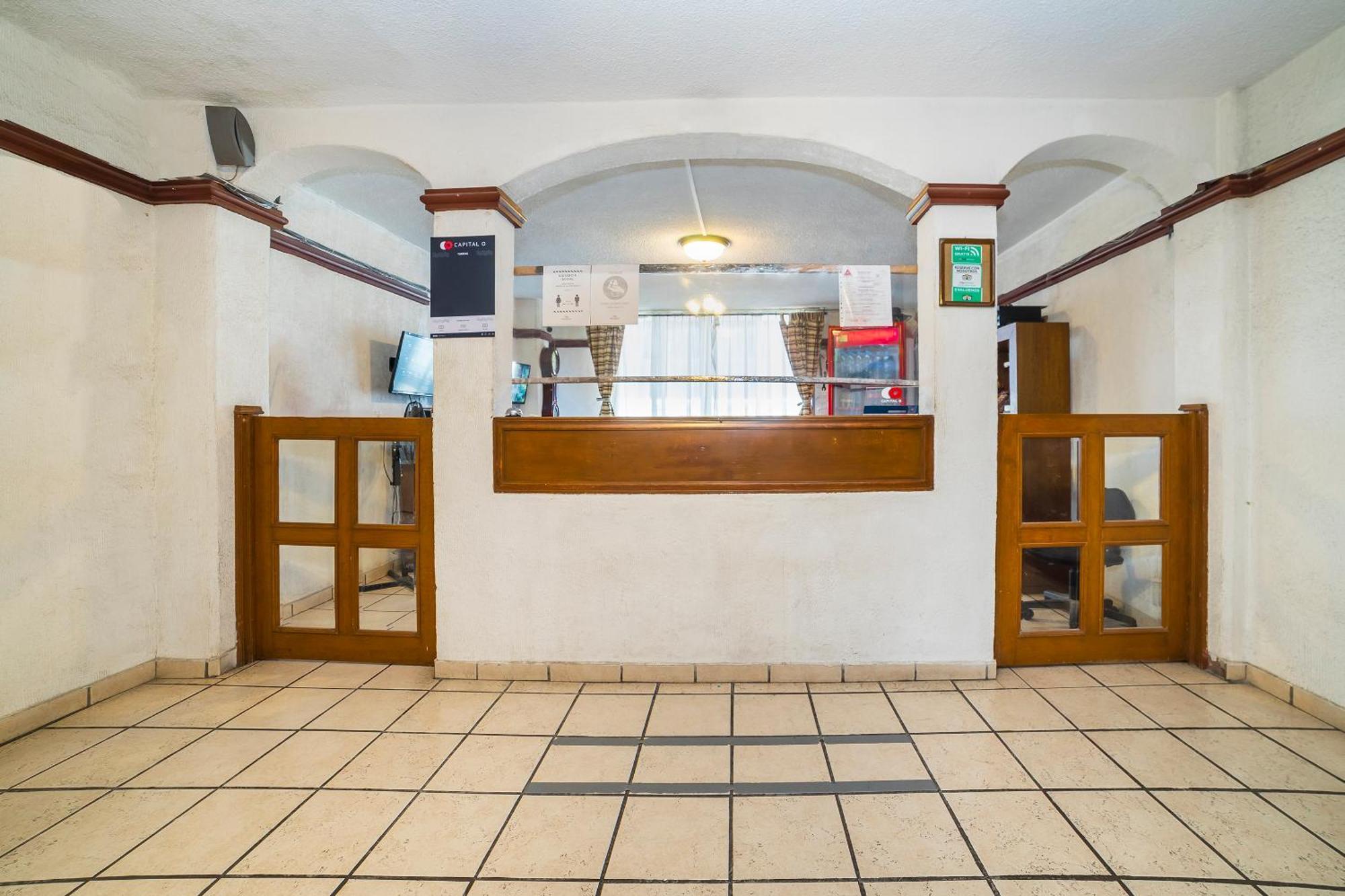 Capital O Hotel Casa Blanca Celaya  Ngoại thất bức ảnh