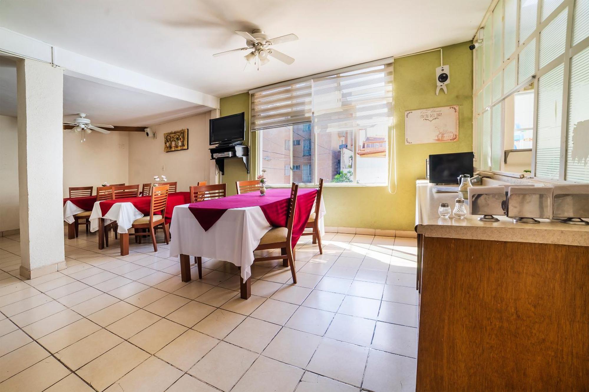 Capital O Hotel Casa Blanca Celaya  Ngoại thất bức ảnh