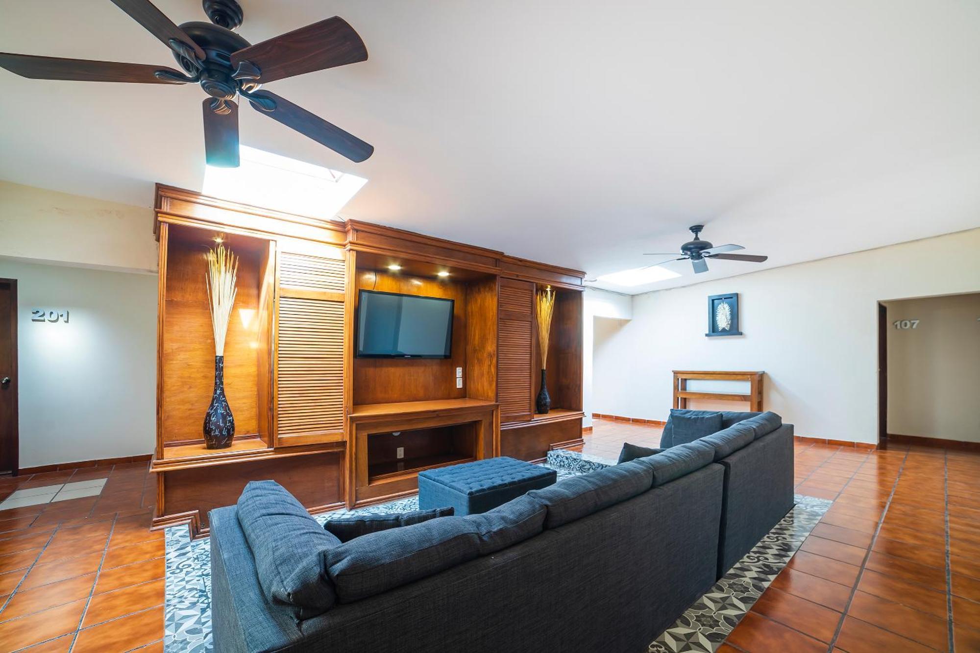 Capital O Hotel Casa Blanca Celaya  Ngoại thất bức ảnh