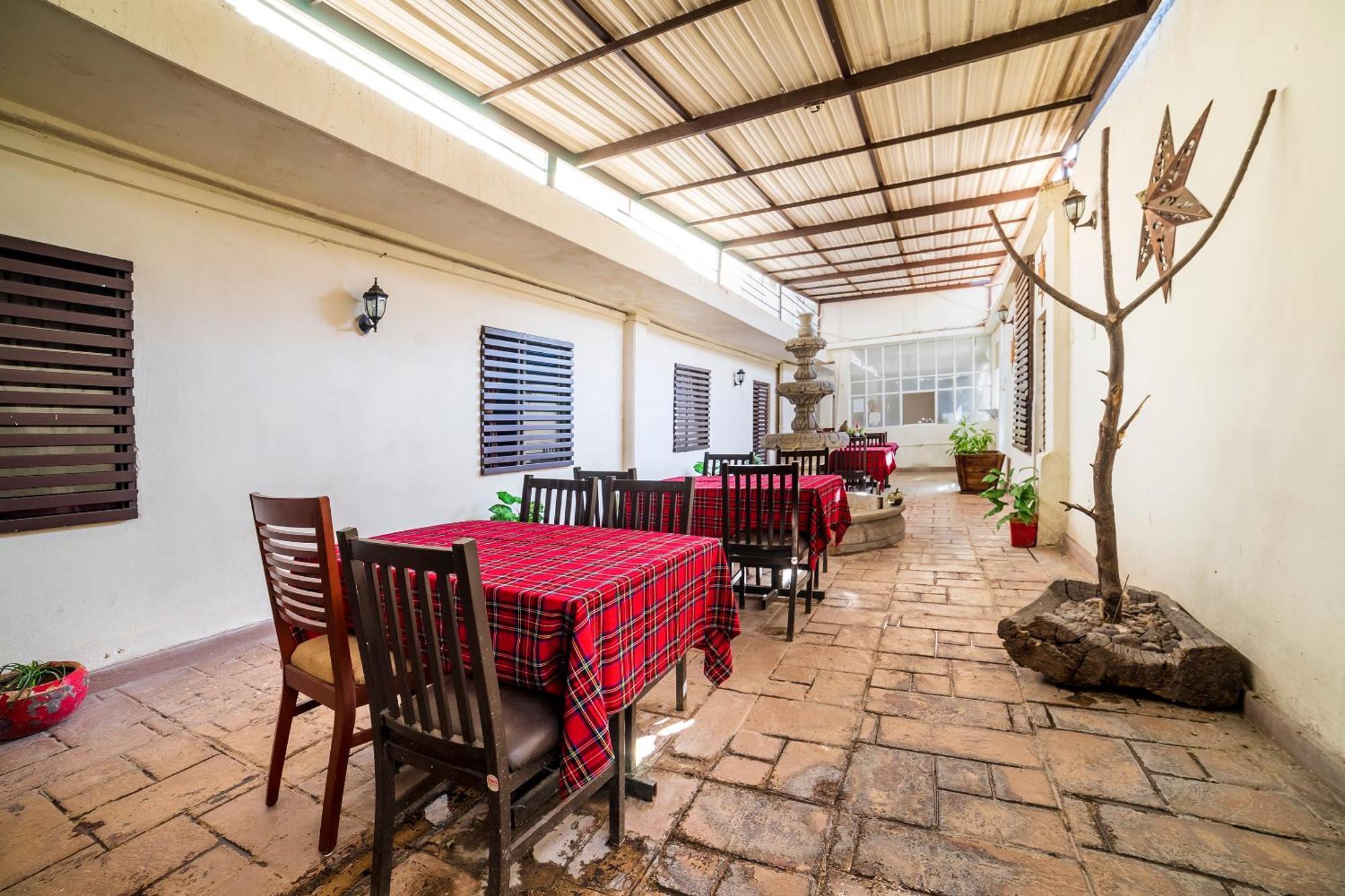 Capital O Hotel Casa Blanca Celaya  Ngoại thất bức ảnh